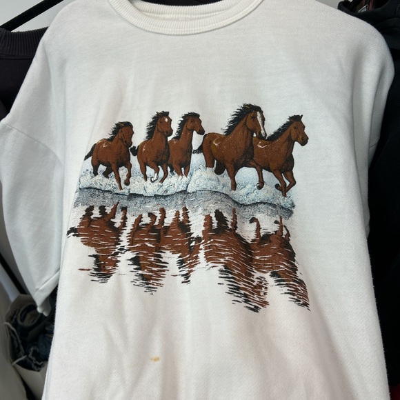 HORSES CREWNECK - Picture 2 of 2